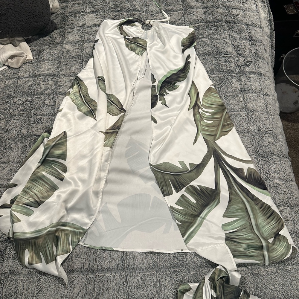 Beautiful 2 piece set new, removed tags